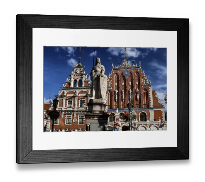 Framed Print : House of Blackheads with Roland statue on the historic Town Hall Square