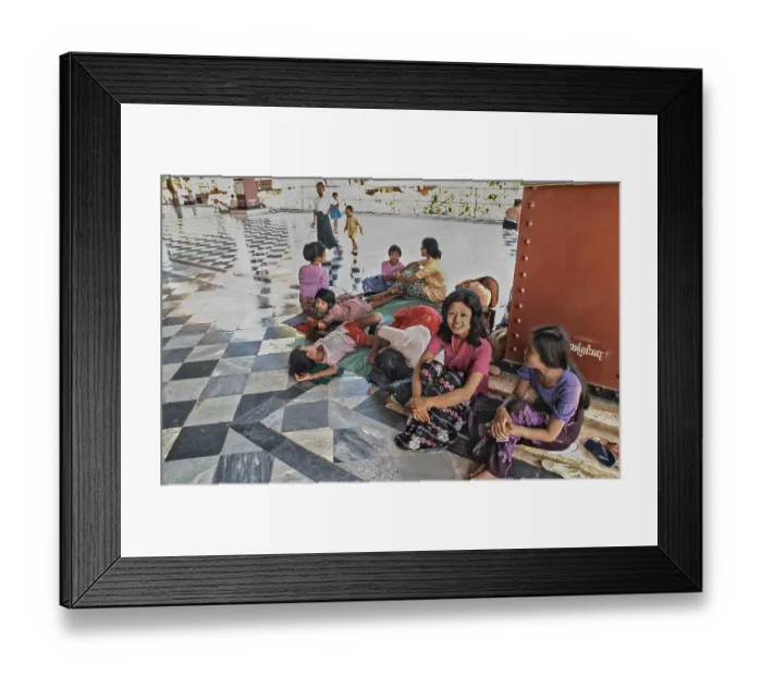 Framed Print : Shwethalyaung Pagoda with believers