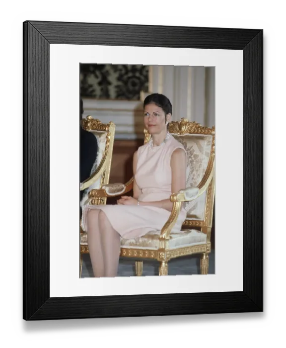 Framed Print : Drottning Silvia Japan 1980 Queen Silvia of Sweden Framed Print : Drottning Silvia Japan 1980 Queen Silvia of Sweden