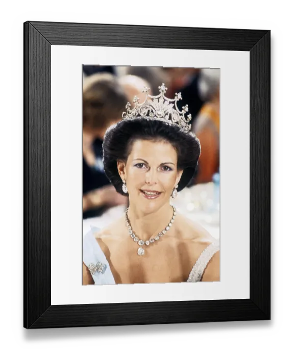Framed Print : Drottning Silvia pa Nobelbanketten i Stadshuset 1982 Queen Silvia of Sweden Drottning Silvia p