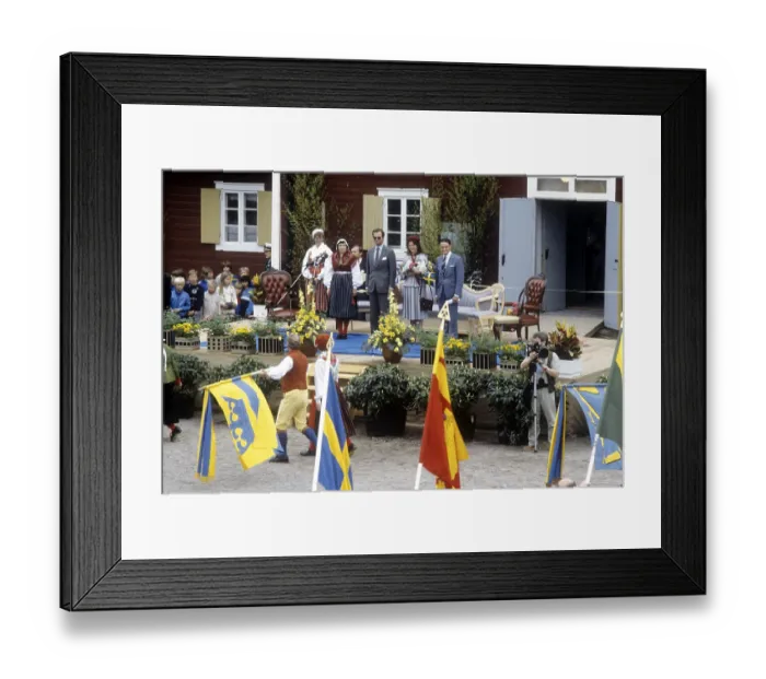 Framed Print : Kungaparet Eriksgatan i Dalarna 1983 16-19 Maj Carl XVI Gustaf Framed Print : Kungaparet Eriksgatan i Dalarna 1983 16-19 Maj Carl XVI Gustaf