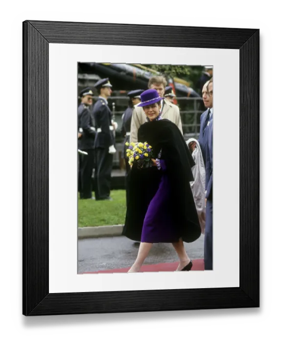 Framed Print : Drottning Silvia och kungen pa besok i Soderkoping 1986 Carl XVI Gustaf Framed Print : Drottning Silvia och kungen pa besok i Soderkoping 1986 Carl XVI Gustaf