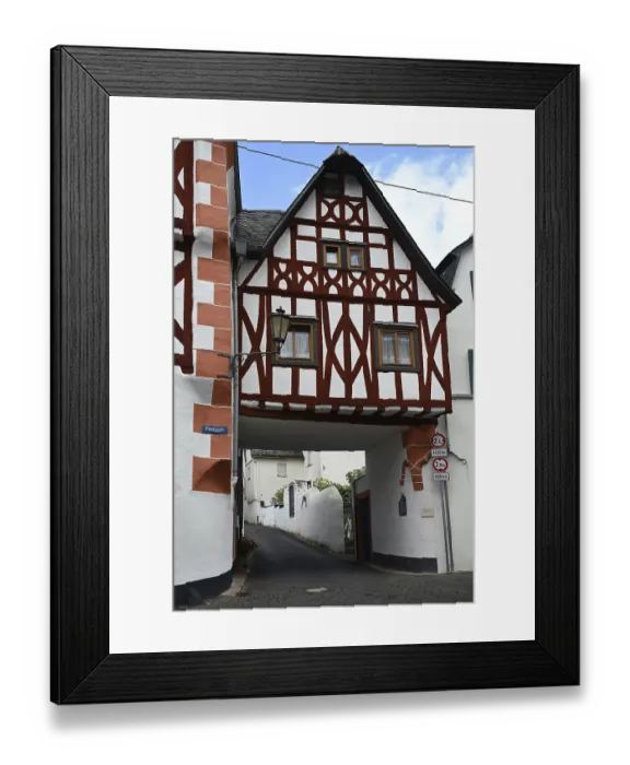 Framed Print : Timbered house in Ediger Eller Framed Print : Timbered house in Ediger Eller