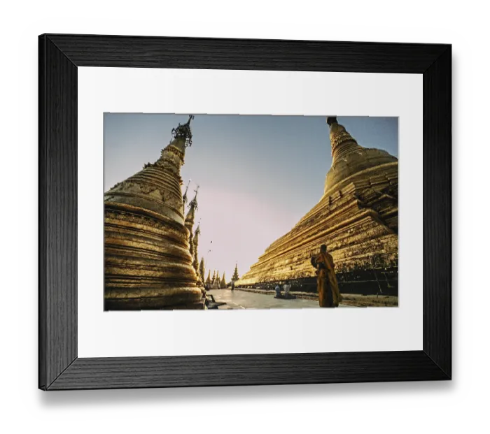 Framed Print : Shwedagon Pagoda, top step, sunset