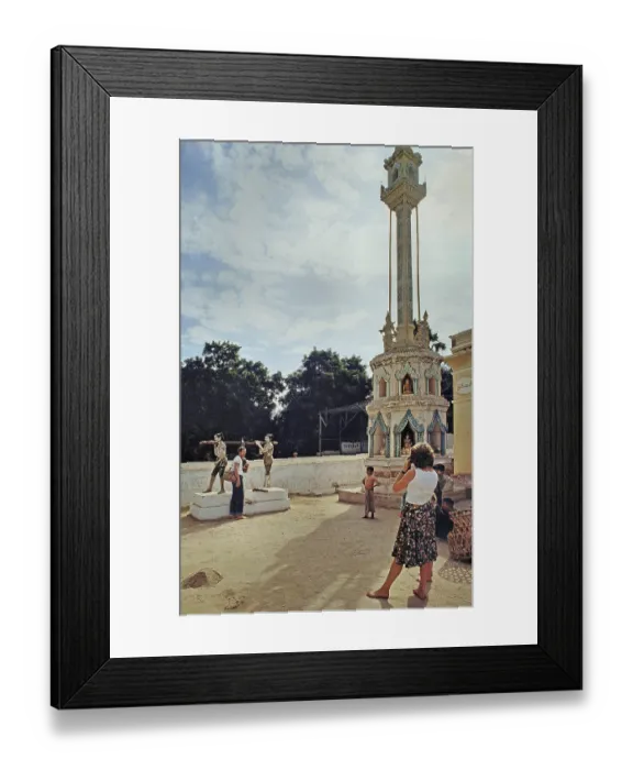 Framed Print : Tourists near Bagan, Bagan, Pagan