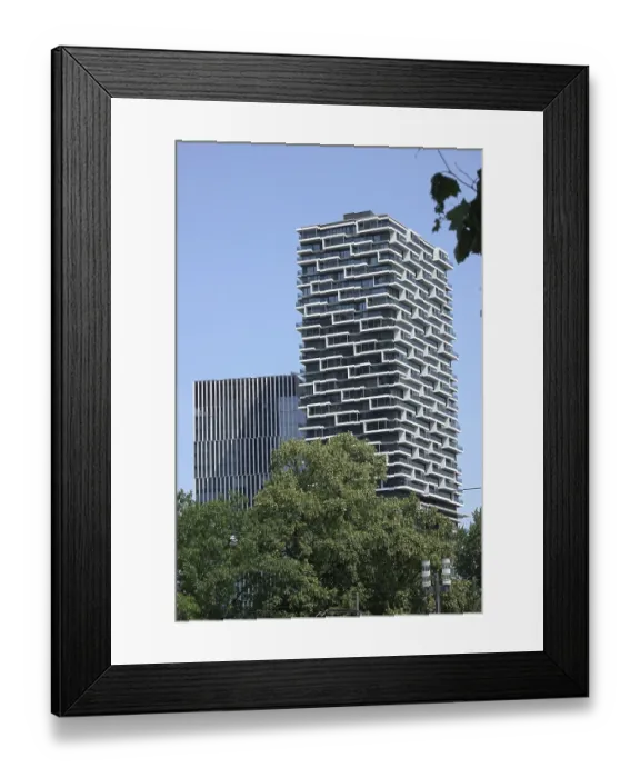 Framed Print : Skyscraper in Frankfurt Framed Print : Skyscraper in Frankfurt