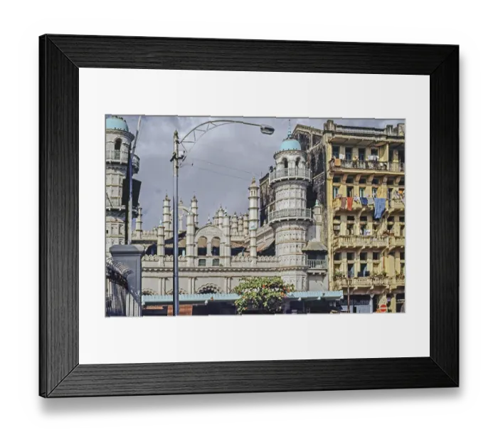 Framed Print : Old colonial building and the Bengali Sunni Jameh Mosque Framed Print : Old colonial building and the Bengali Sunni Jameh Mosque