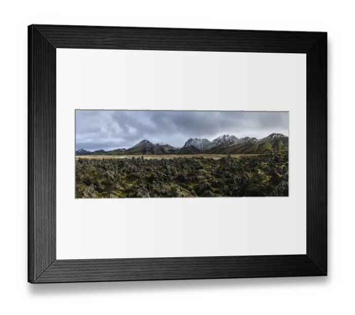 Framed Print : A breathtaking panoramic view of Iceland's rugged Highlands