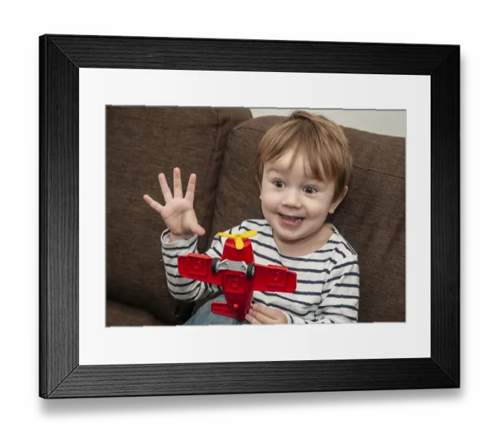 Framed Print : Little boy with gestures, 3 years old