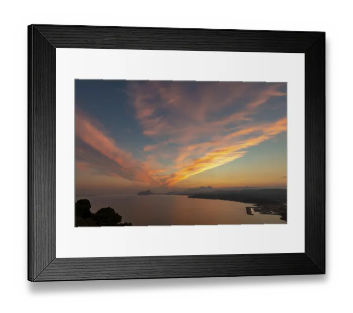 Framed Print : A breathtaking sunset over the Mediterranean sea at Costa Blanca