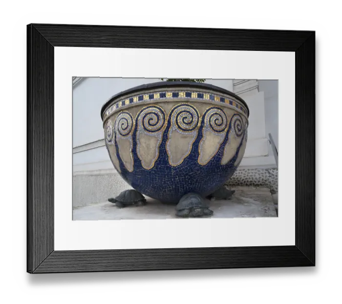Framed Print : Flower bowl with shields in front of the entrance to the exhibition centre of the Vienna Secession