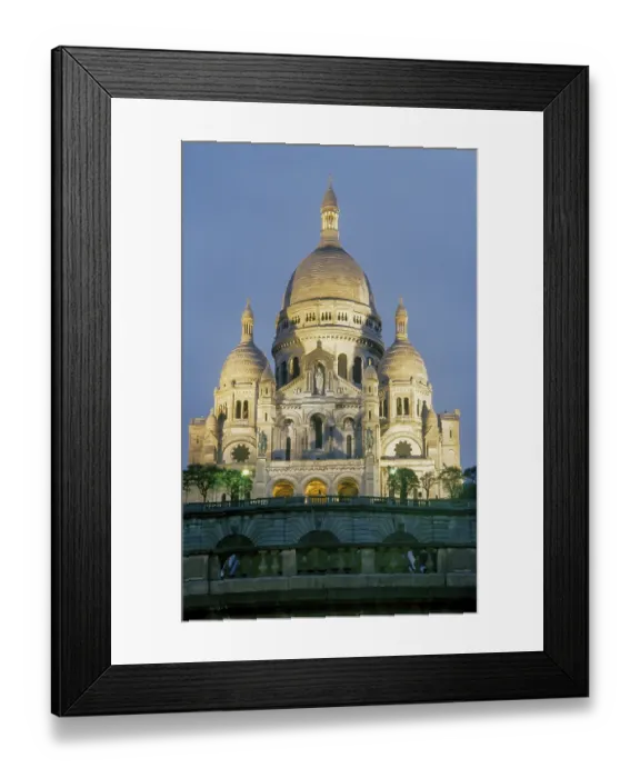 Framed Print : Sacre-Cœur Basilica on Montmartre at dusk