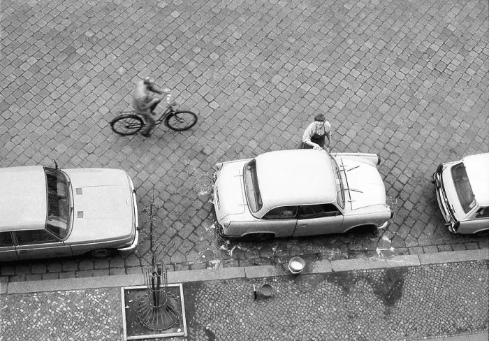 Framed Print : 04.04.1982, GDR, East Berlin, district Prenzlauer Berg, Stargarder Strasse, car wash by hand, a car type Trabant 600, year of construction 1963, is cleaned at the roadside, Copyright: Carsten Milbret kleinespresseteam, Berlin Prenzlauer Berg Framed Print : 04.04.1982, GDR, East Berlin, district Prenzlauer Berg, Stargarder Strasse, car wash by hand, a car type Trabant 600, year of construction 1963, is cleaned at the roadside, Copyright: Carsten Milbret kleinespresseteam, Berlin Prenzlauer Berg