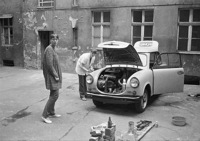 Framed Print : 06.05.1982 GDR East Berlin district Prenzlauer Berg, Stargarder Strasse, car repair on a backyard, a car type Trabant 600, year of construction 1963, is repaired by the owner, East Berlin, Berlin-Mitte, GDR GDR