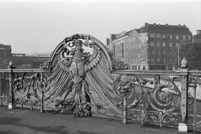Framed Print : 08.10.1982, East Berlin, GDR, Weidendammer Bridge