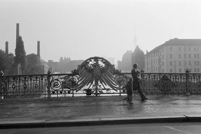 Framed Print : 08.10.1982, Mitte district, East Berlin