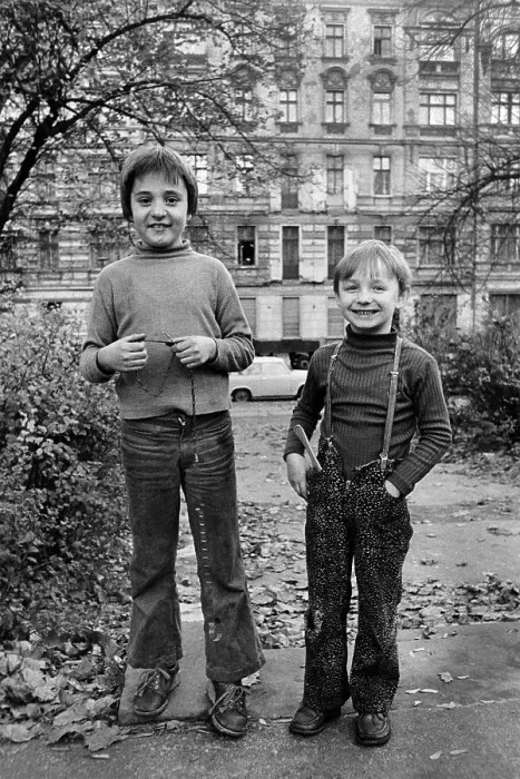Framed Print : 09 / 09 / 1978 GDR East Berlin district of Prenzlauer Berg Framed Print : 09 / 09 / 1978 GDR East Berlin district of Prenzlauer Berg