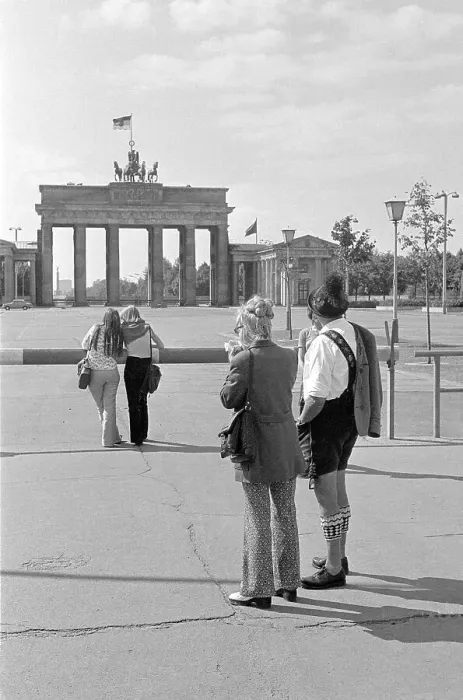 Framed Print : 09.06.1970, GDR, East Berlin, scene in front of the Brandenburg Tor, east side, of Berlin, woman and man in traditional traditional costume look towards the Brandenburg Tor East Berlin, Berlin-Mitte, GDR GDR Framed Print : 09.06.1970, GDR, East Berlin, scene in front of the Brandenburg Tor, east side, of Berlin, woman and man in traditional traditional costume look towards the Brandenburg Tor East Berlin, Berlin-Mitte, GDR GDR