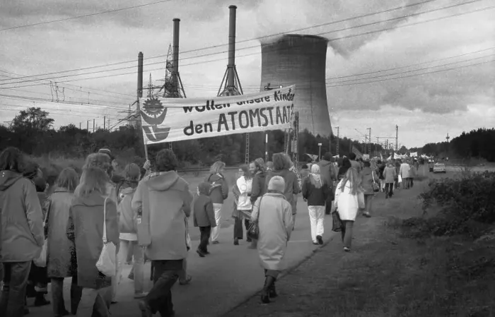 Framed Print : More than 10, 000 opponents of nuclear power and nuclear weapons demonstrated for their aims on 25