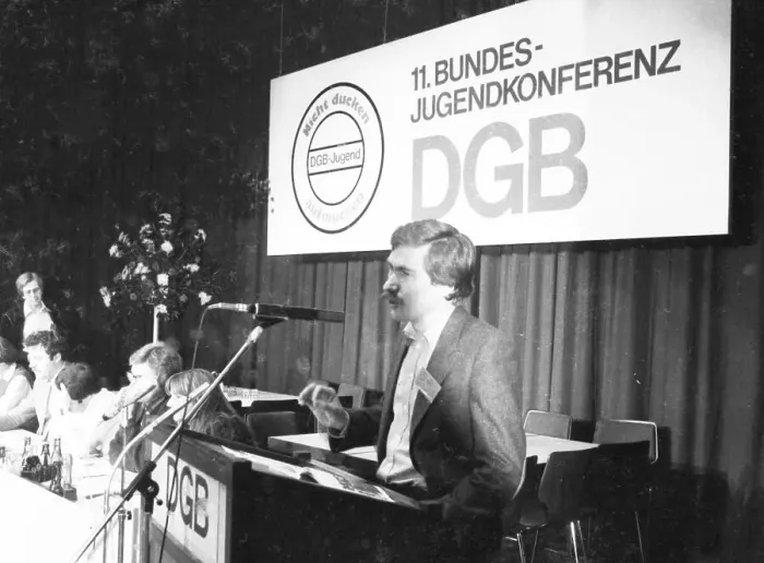 Framed Print : The 11th Federal Youth Conference of the DGB Youth in November 1981 discussed challenges to its organisation