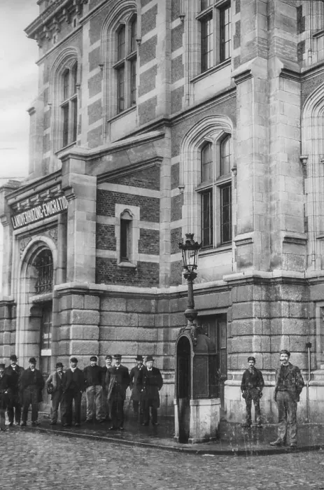 Framed Print : 1910 photo of the Bureau for Emigration in the port of Antwerp