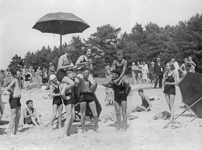 Framed Print : 1920s beach party. A group of teenagers play on the beach outside Visby