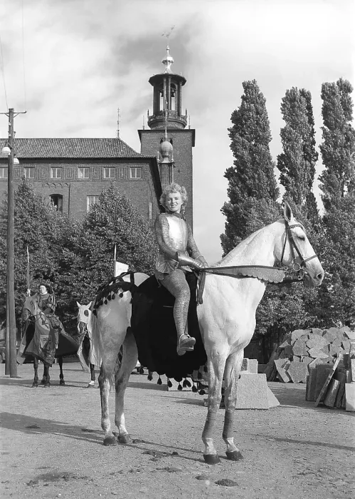 Framed Print : In the 1940s. The american movie Jeanne d'Arc is being promoted for it's premiere screening
