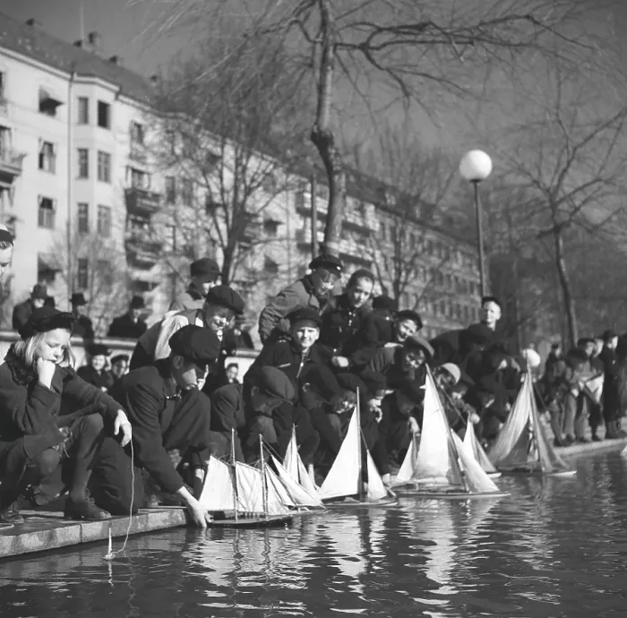 Framed Print : In the 1940s. Children with their model sailboats pictured on this spring day in Stockholm at the pond next to