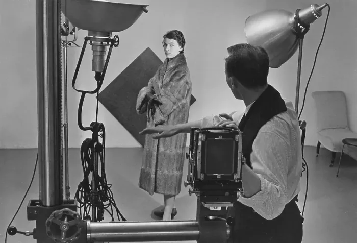 Framed Print : 1950s fashion photographer and model