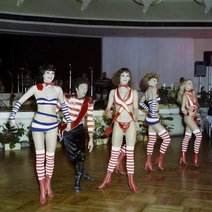 Framed Print : 198005010091, East Berlin, 01.05.1980, Members of the dance ensemble of the Berlin Friedrichstadt-Palast at a company celebration in honour of the 1st of May of the Volkseigenes Kombinat WMW (VVB Werkzeugmaschinen und Werkzeuge) East Berlin, GDR GDR
