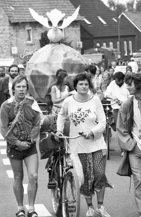 Framed Print : The 1981 Peace March from Copenhagen to Paris reached the cities of Coesfeld (D) and Deurne (NL) on its way