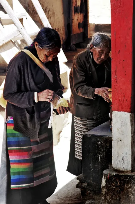 Framed Print : 2 pilgrims at the Ganden convent (4300m) near Lhasa Framed Print : 2 pilgrims at the Ganden convent (4300m) near Lhasa