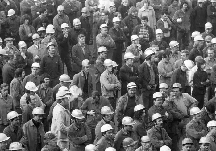Framed Print : 2000 steelworkers of the Henrichshuette in Hattingen demonstrated on 29
