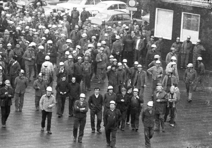 Framed Print : 2000 steelworkers of the Henrichshuette in Hattingen demonstrated on 29 Framed Print : 2000 steelworkers of the Henrichshuette in Hattingen demonstrated on 29