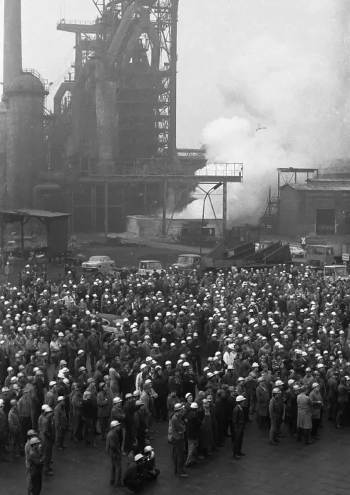 Framed Print : 2000 steelworkers of the Henrichshuette in Hattingen demonstrated on 29 Framed Print : 2000 steelworkers of the Henrichshuette in Hattingen demonstrated on 29