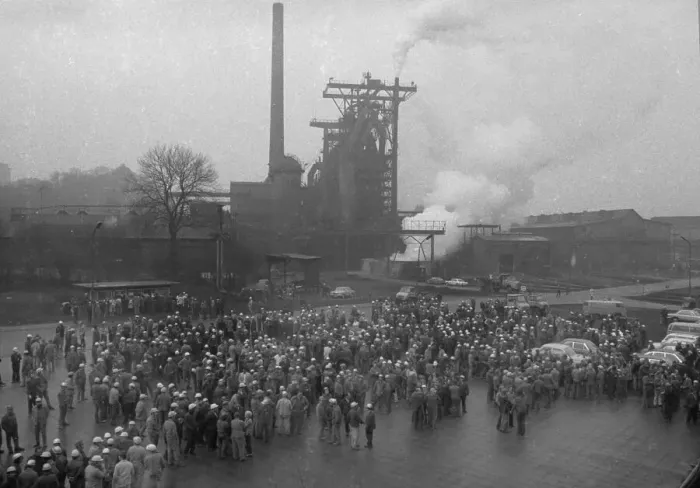 Framed Print : 2000 steelworkers of the Henrichshuette in Hattingen demonstrated on 29