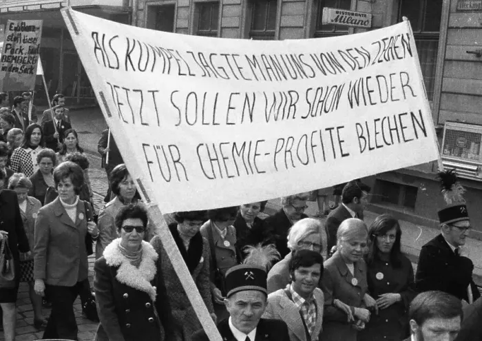 Framed Print : 2000 workers, employees and relatives demonstrated in Wuppertal on 18