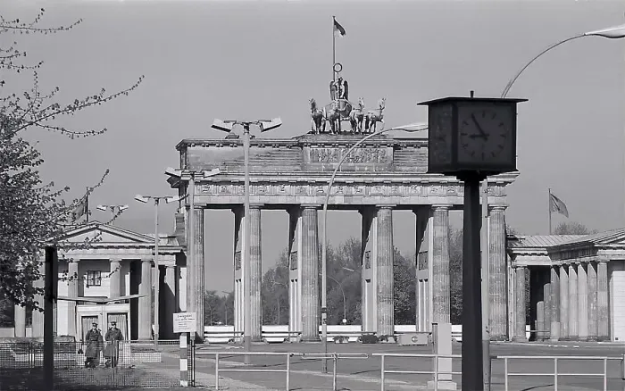 Framed Print : 25 October 1970, GDR, East Berlin, view of the Brandenburg Tor from the east side, Unter den Linden street Pariser Platz. East Berlin, Berlin-Mitte, GDR GDR