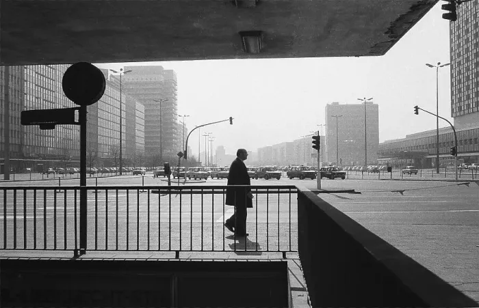 Framed Print : 27.03.1982, GDR, East Berlin, Mitte district, scene at Alexanderplatz Copyright: Carsten Milbret kleinespresseteam East Berlin, Berlin-Mitte, GDR GDR Framed Print : 27.03.1982, GDR, East Berlin, Mitte district, scene at Alexanderplatz Copyright: Carsten Milbret kleinespresseteam East Berlin, Berlin-Mitte, GDR GDR