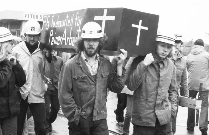 Framed Print : 3000 steelworkers at the Peine-Salzgitter steelworks took to the streets in 1982 to protest out of concern for their Framed Print : 3000 steelworkers at the Peine-Salzgitter steelworks took to the streets in 1982 to protest out of concern for their