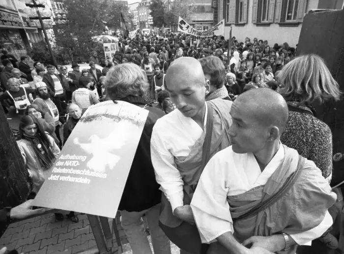 Framed Print : 6000 demonstrators took part in protest and rally of the peace movement against new nuclear missiles