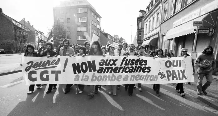 Framed Print : 6000 demonstrators took part in protest and rally of the peace movement against new nuclear missiles