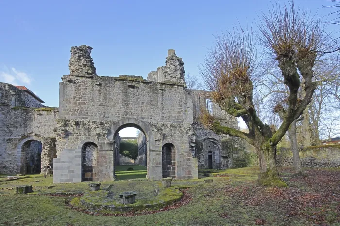 Framed Print : Abbey ruins with archway, former Cistercian abbey
