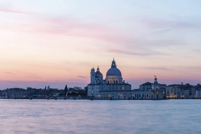 Framed Print : Abendrot uber der Basilika Santa Maria della Salute