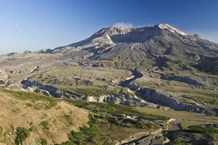 Framed Print : Active volcano Mount St. Helens smoking