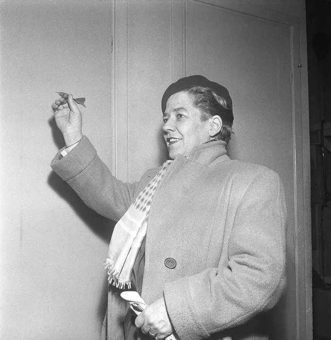 Framed Print : Actress and singer Kai Gullmar, 1905-1982 pictured when throwing darts. She was one of the most famous swedish songwriters during the 1930s and 1940s. She also wrote the music to more than 50 films. Sweden 1951 Kristoffersson Ref BE42-3 Framed Print : Actress and singer Kai Gullmar, 1905-1982 pictured when throwing darts. She was one of the most famous swedish songwriters during the 1930s and 1940s. She also wrote the music to more than 50 films. Sweden 1951 Kristoffersson Ref BE42-3