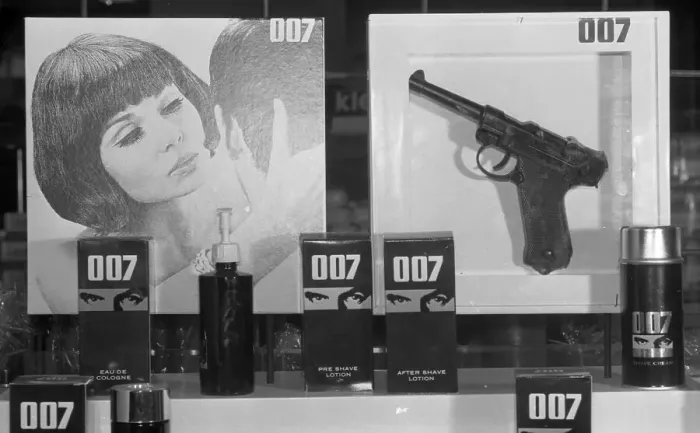 Framed Print : With the advertising fad James Bond 007 Framed Print : With the advertising fad James Bond 007