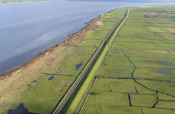 Framed Print : Aerial view of the dike on the Elbe