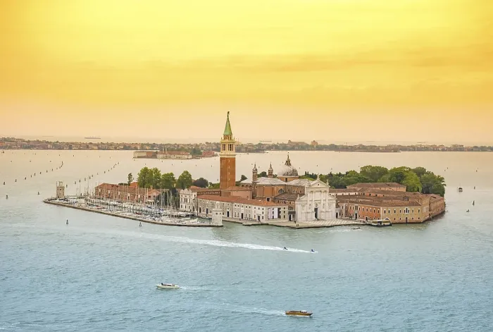 Framed Print : Aerial view of the island with the church of San Giorgio Maggiore