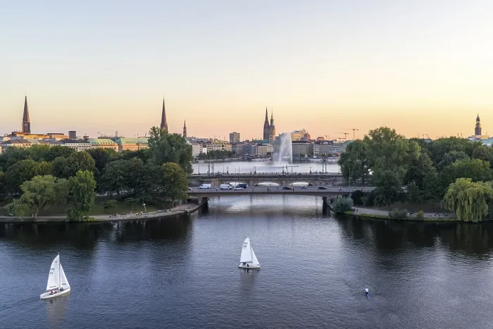 Framed Print : Aerial view of the Outer Alster and Inner Alster with sailing ships Framed Print : Aerial view of the Outer Alster and Inner Alster with sailing ships